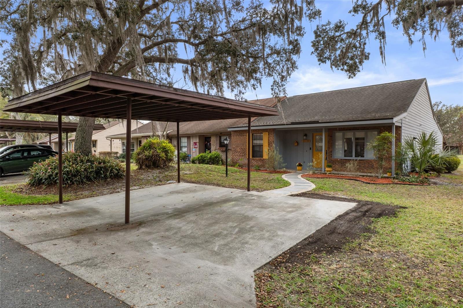 Carport + guest parking