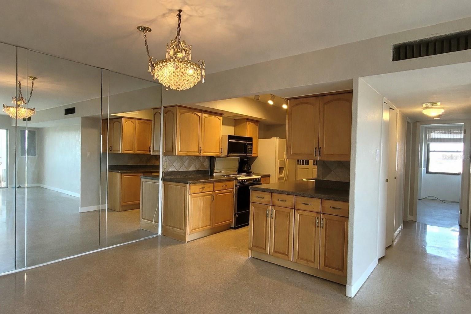 10355 PARADISE BLVD #608, TREASURE ISLAND, FL, 33706