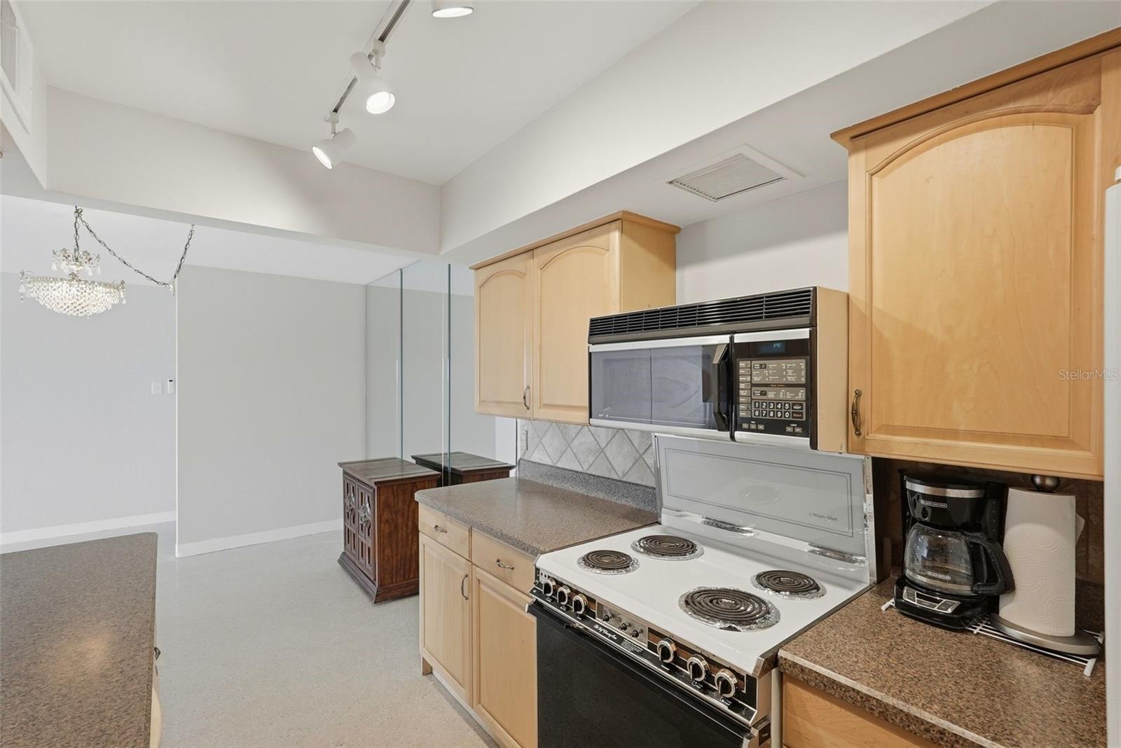 10355 PARADISE BLVD #608, TREASURE ISLAND, FL, 33706