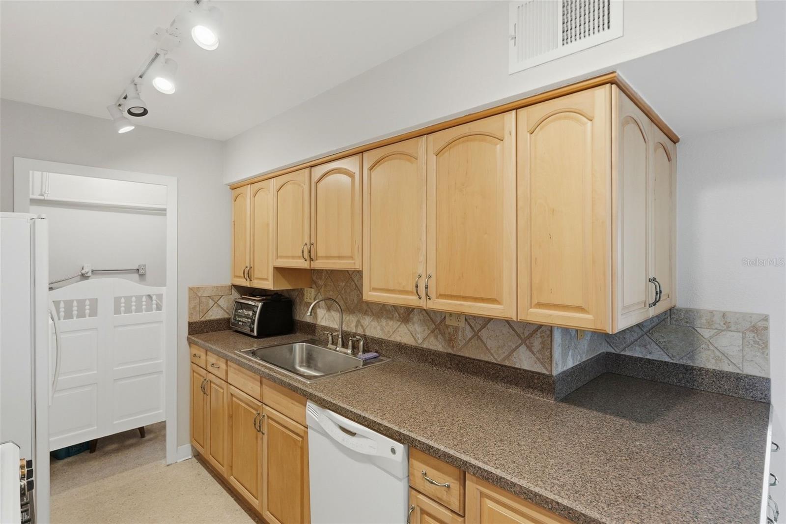 10355 PARADISE BLVD #608, TREASURE ISLAND, FL, 33706