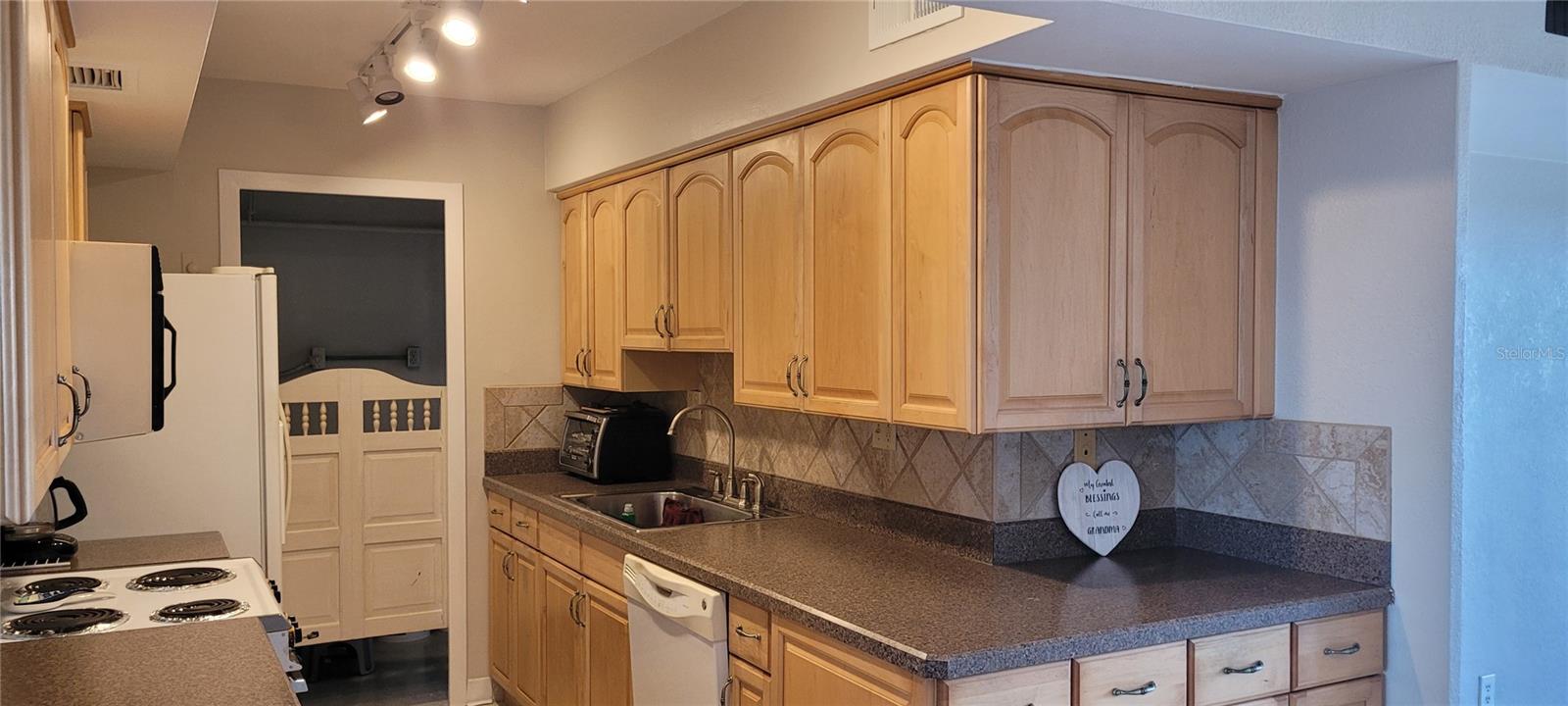 10355 PARADISE BLVD #608, TREASURE ISLAND, FL, 33706