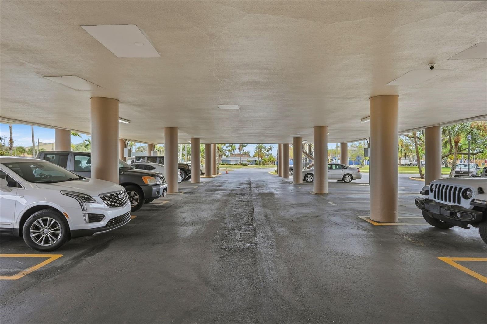 10355 PARADISE BLVD #608, TREASURE ISLAND, FL, 33706