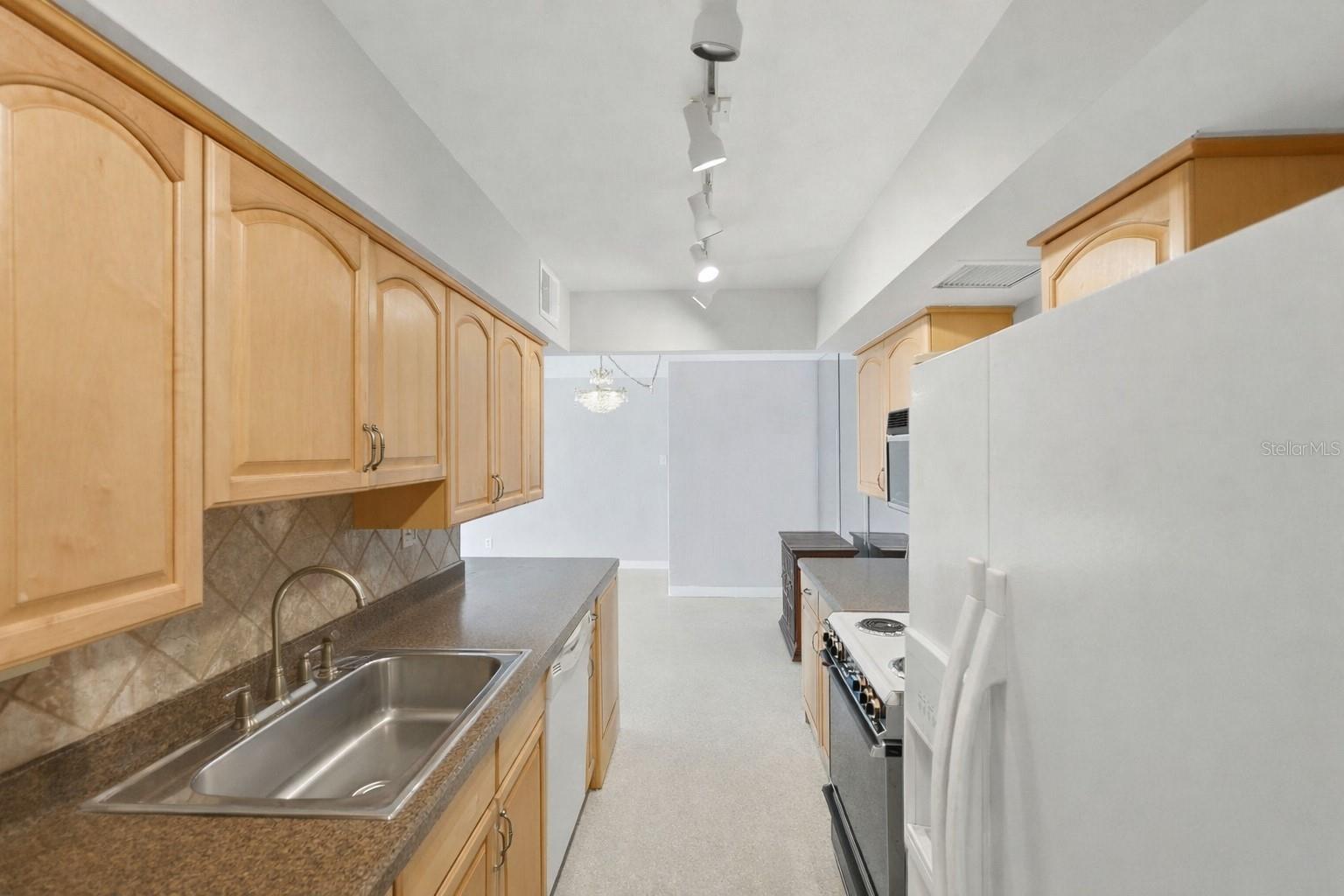 10355 PARADISE BLVD #608, TREASURE ISLAND, FL, 33706