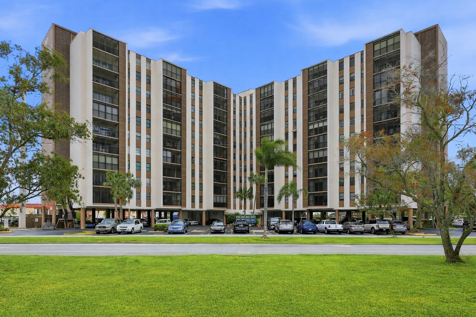 10355 PARADISE BLVD #608, TREASURE ISLAND, FL, 33706