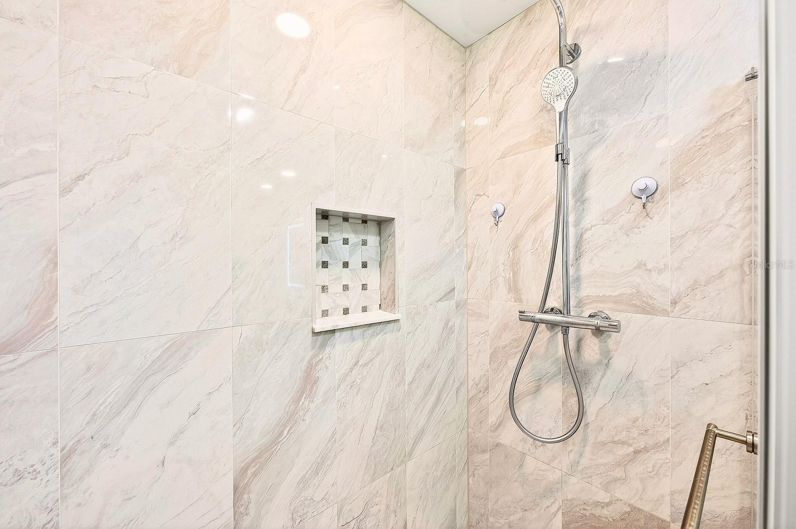 O6391349 Property Photo