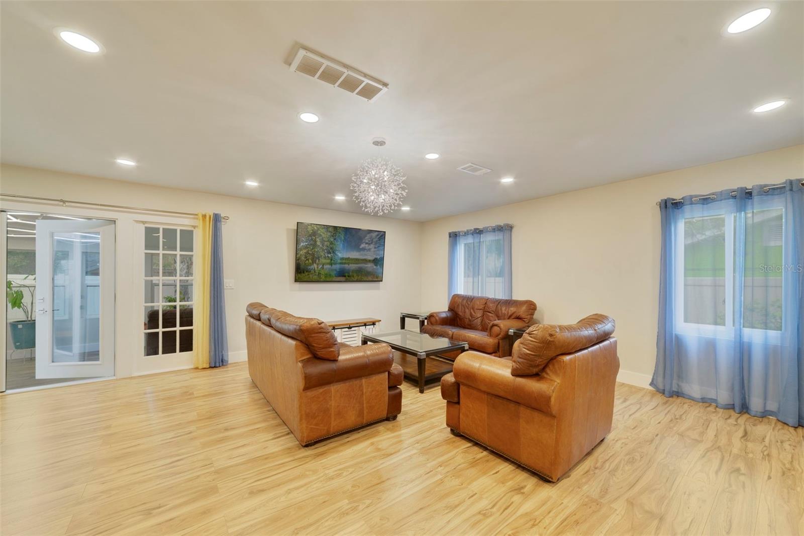 O6391349 Property Photo