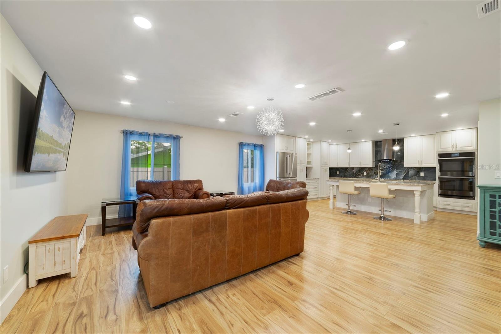 O6391349 Property Photo