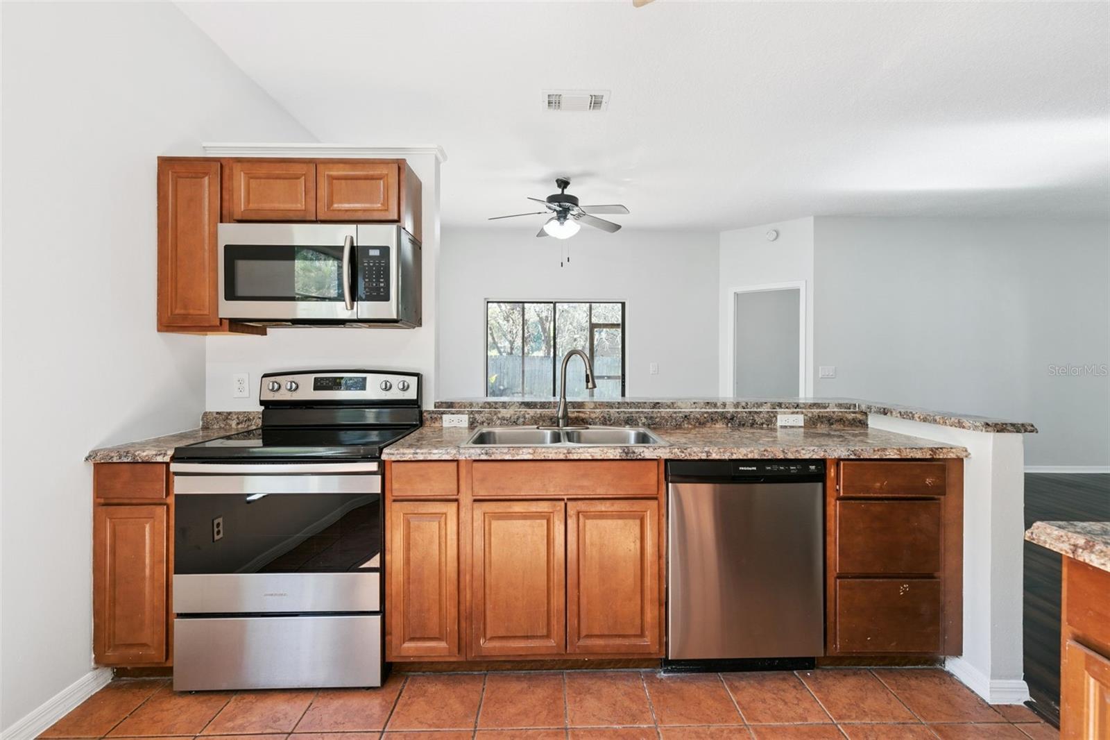 1046 WHITTIER CIR, OVIEDO, FL, 32765