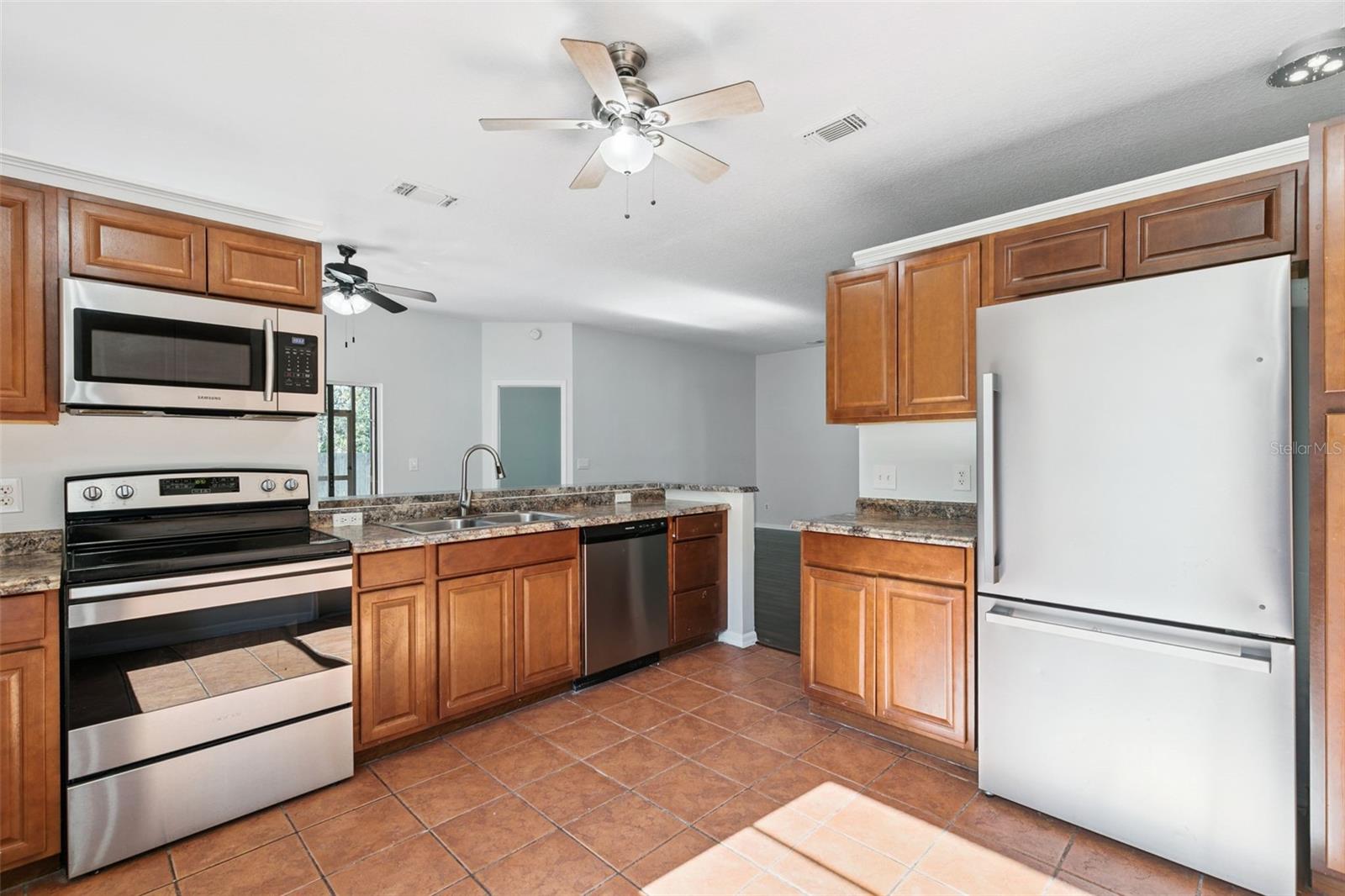 1046 WHITTIER CIR, OVIEDO, FL, 32765
