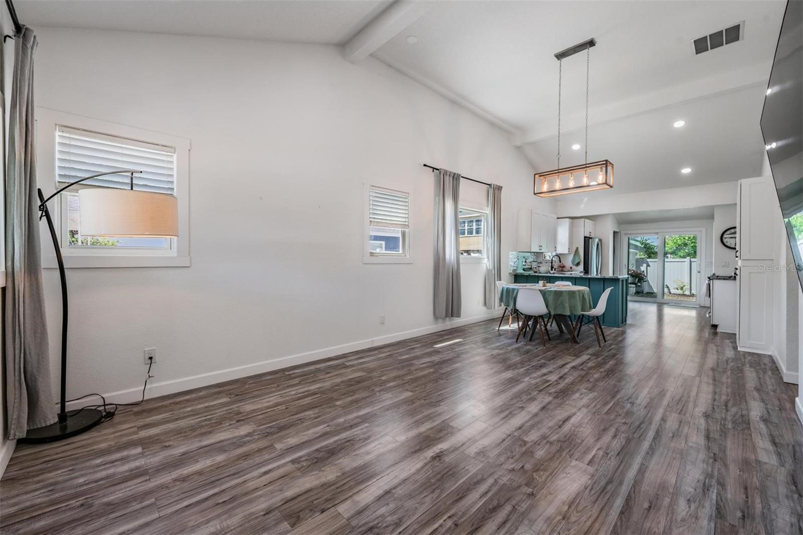 1875 MICHIGAN AVE NE, ST PETERSBURG, FL, 33703