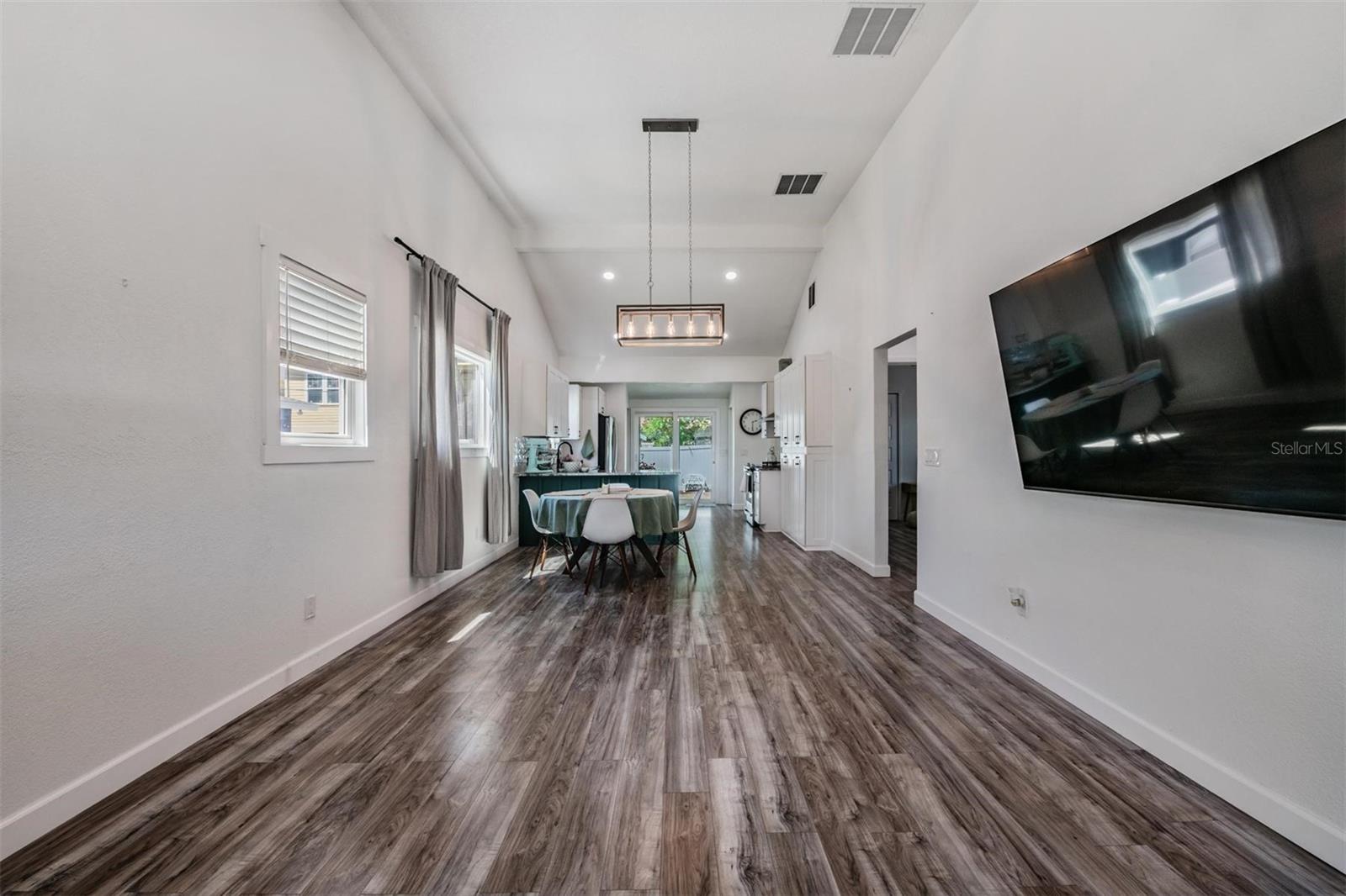 1875 MICHIGAN AVE NE, ST PETERSBURG, FL, 33703