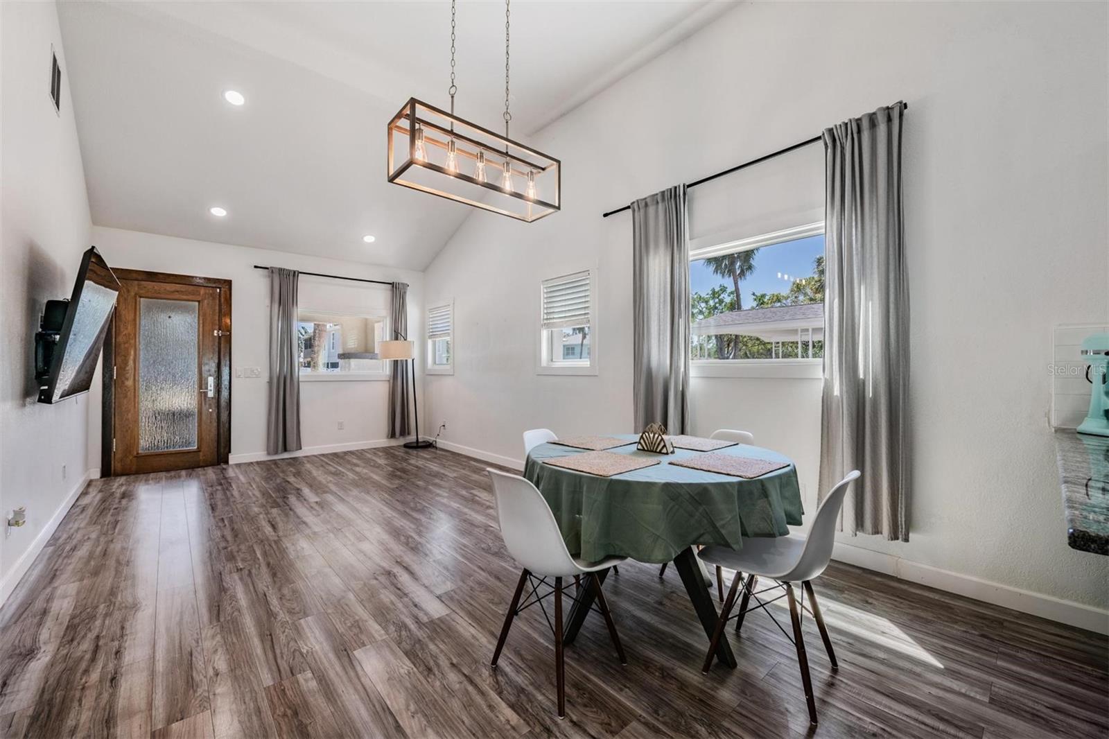 1875 MICHIGAN AVE NE, ST PETERSBURG, FL, 33703