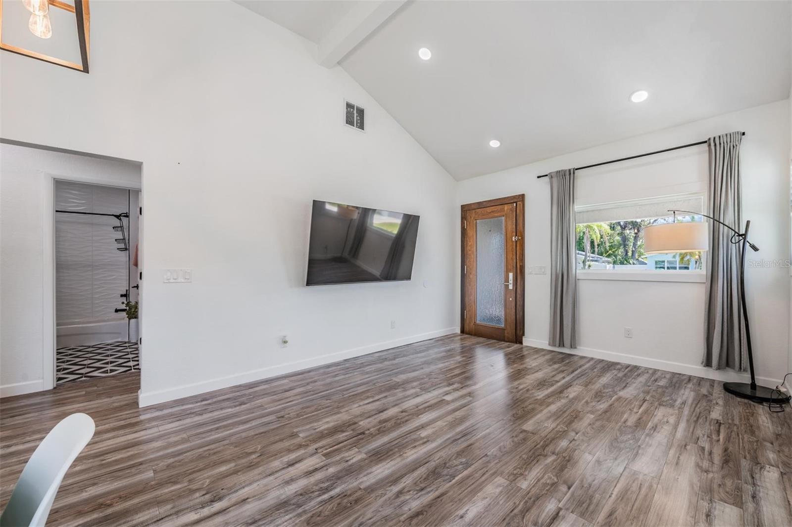 1875 MICHIGAN AVE NE, ST PETERSBURG, FL, 33703