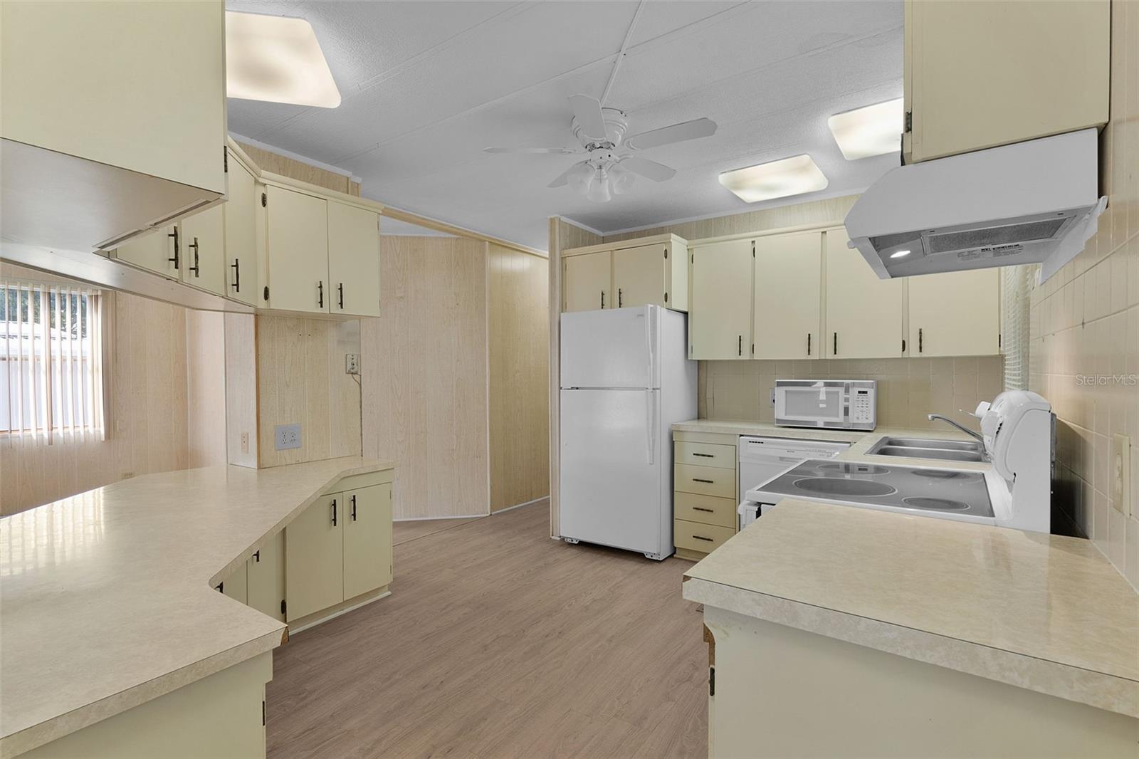 1227 NASSAU CIR, TAVARES, FL, 32778