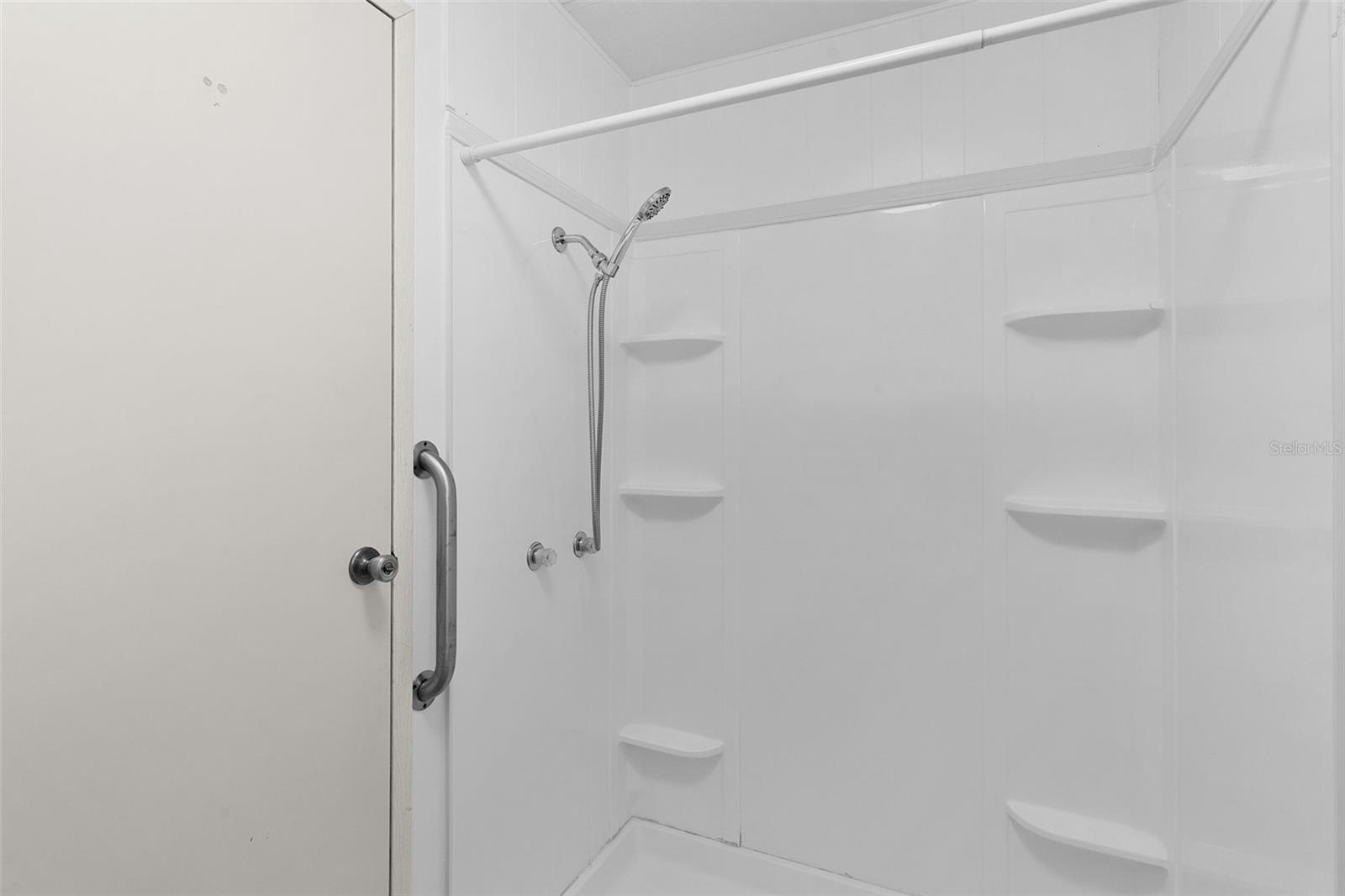 1227 NASSAU CIR, TAVARES, FL, 32778