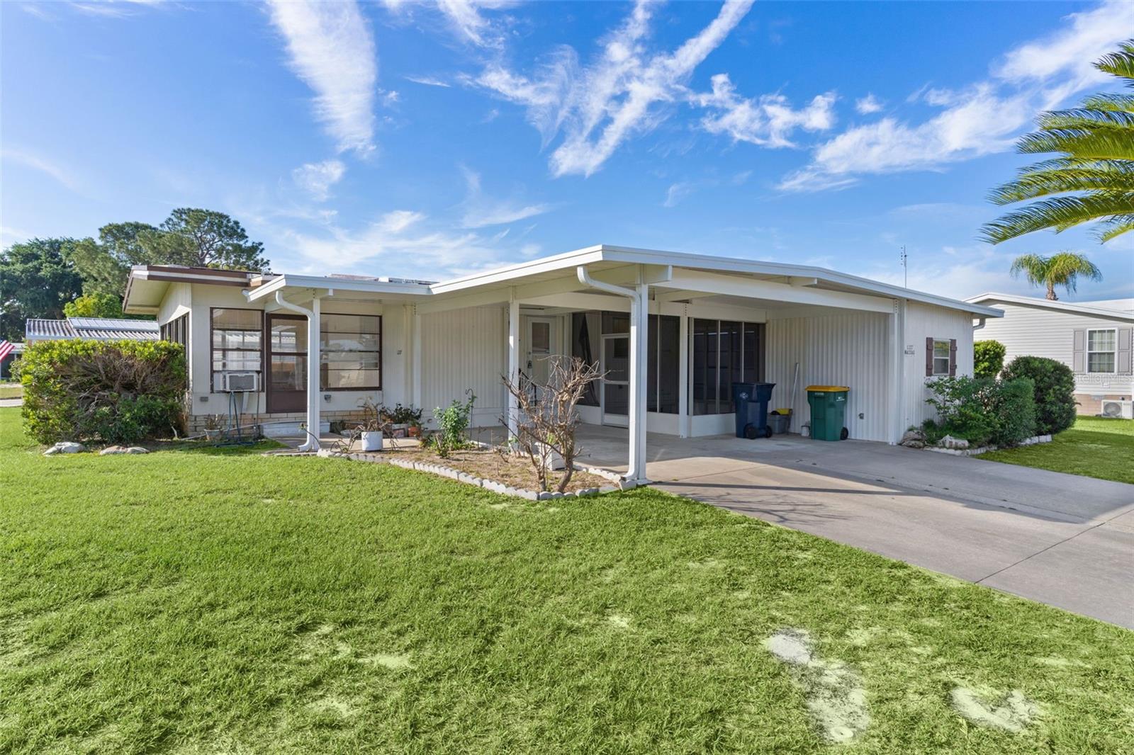 1227 NASSAU CIR, TAVARES, FL, 32778