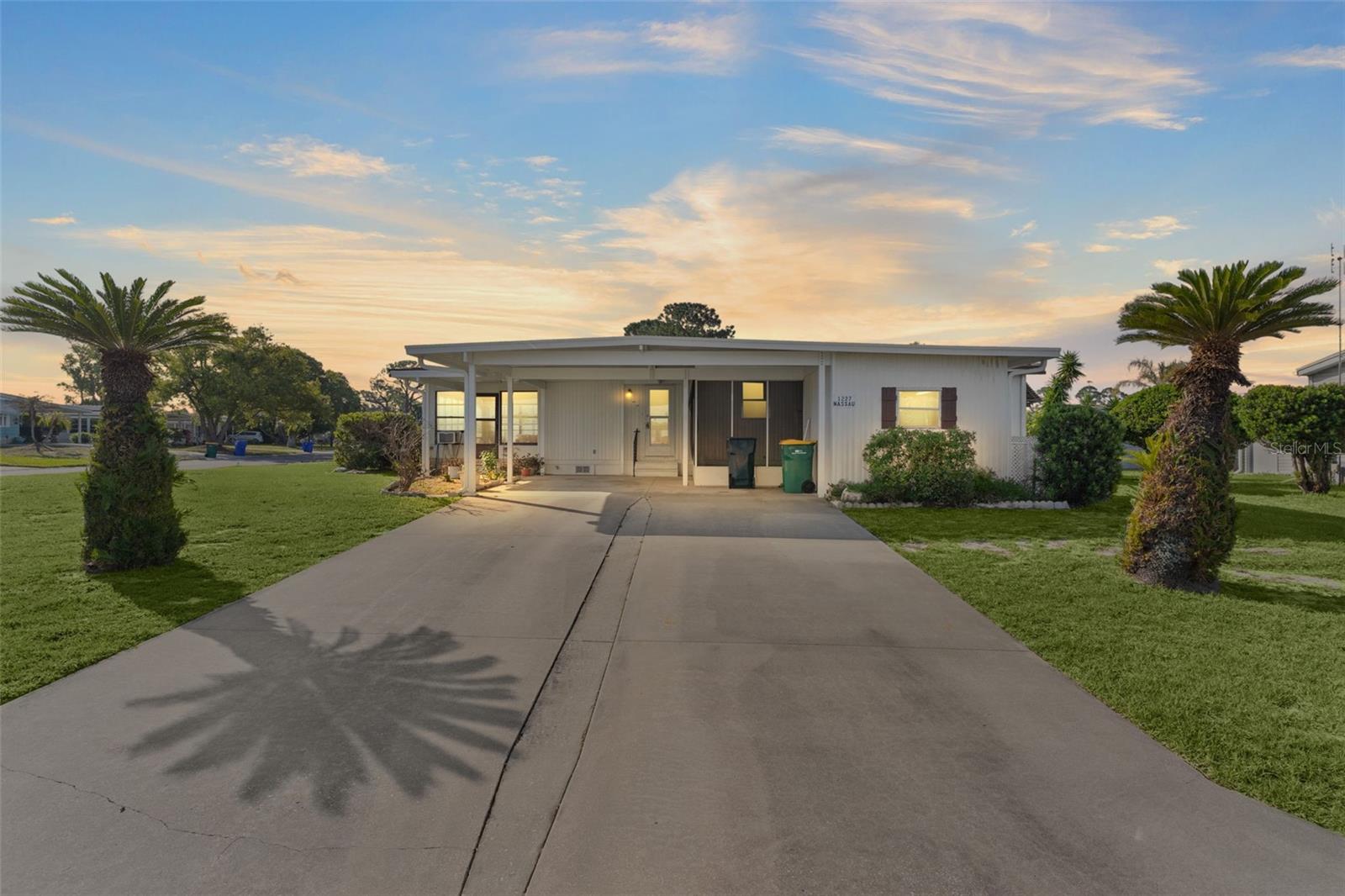 1227 NASSAU CIR, TAVARES, FL, 32778