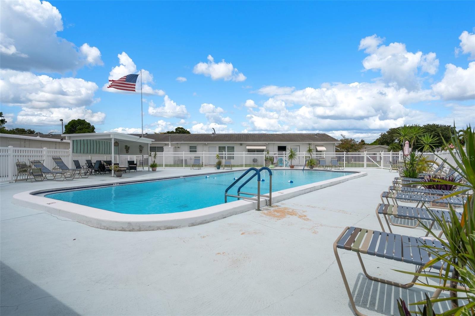 5107 PARK LAKE DR N, PINELLAS PARK, FL, 33782