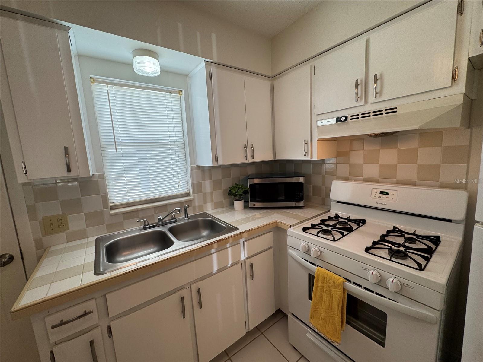 5107 PARK LAKE DR N, PINELLAS PARK, FL, 33782