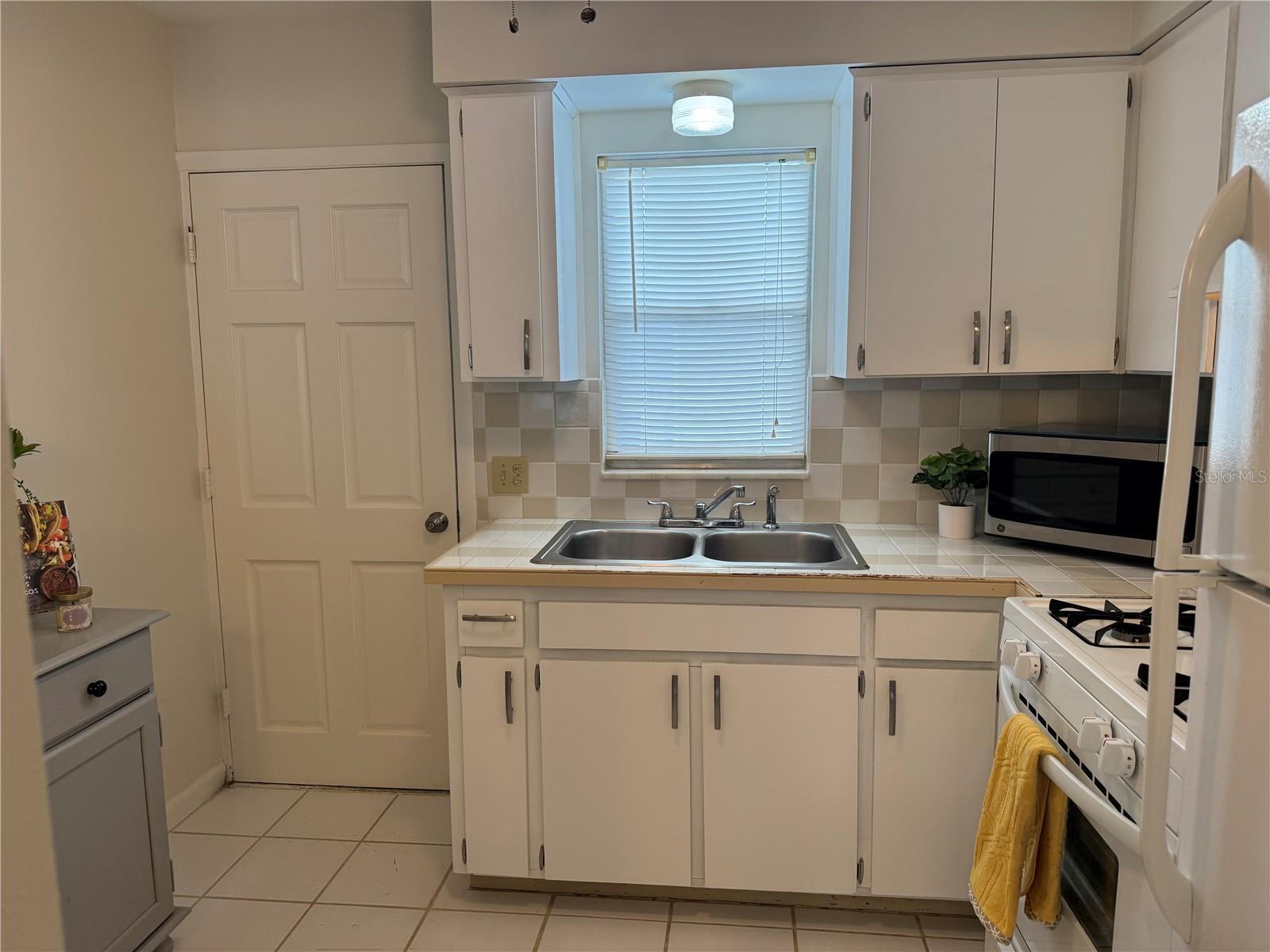 5107 PARK LAKE DR N, PINELLAS PARK, FL, 33782