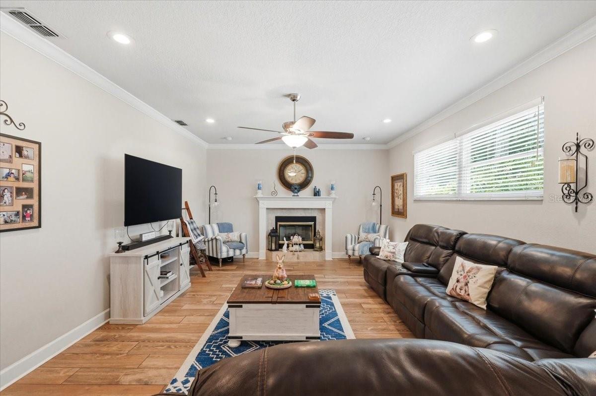 2000 LAKE ARIANA BLVD, AUBURNDALE, FL, 33823