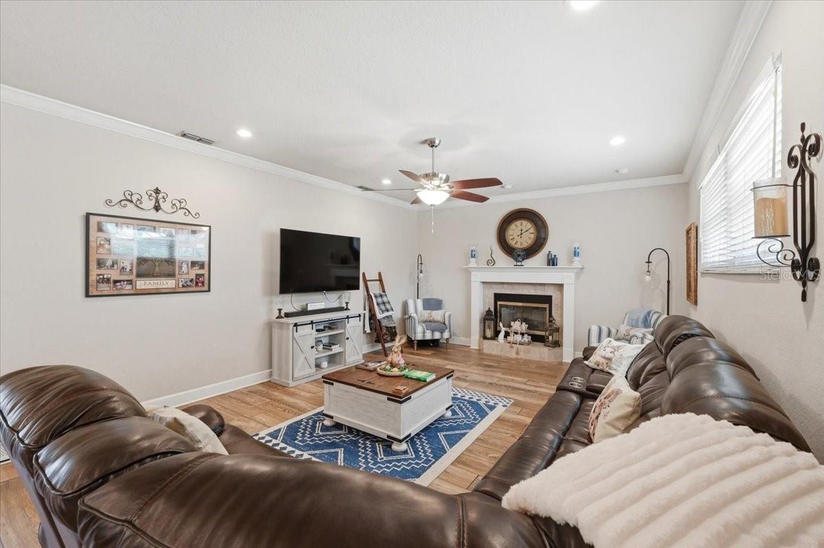 2000 LAKE ARIANA BLVD, AUBURNDALE, FL, 33823