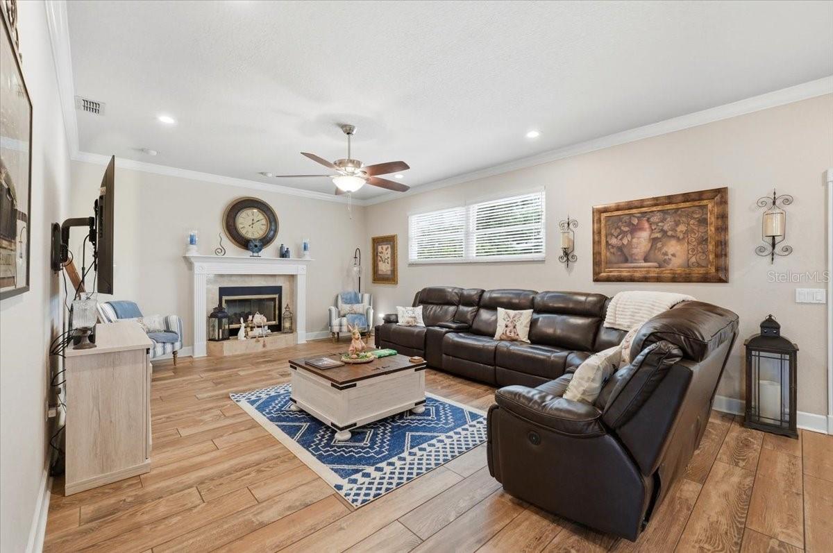2000 LAKE ARIANA BLVD, AUBURNDALE, FL, 33823