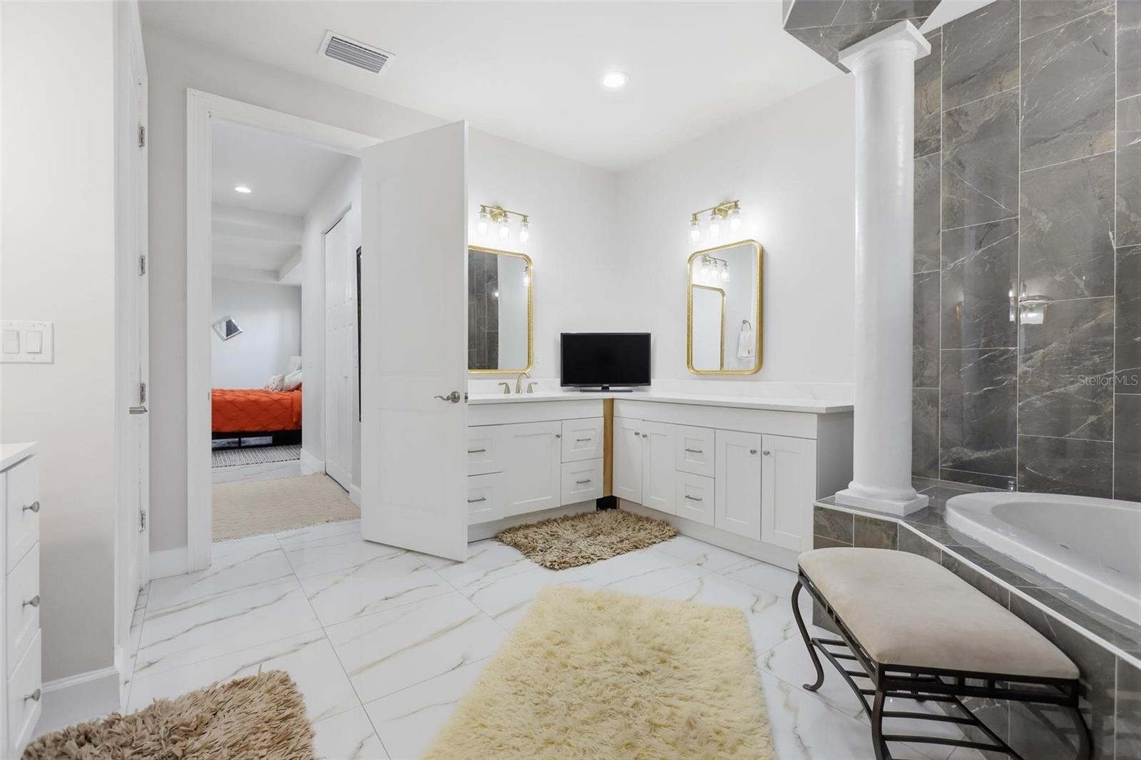 1026 W BERESFORD RD, DELAND, FL, 32720