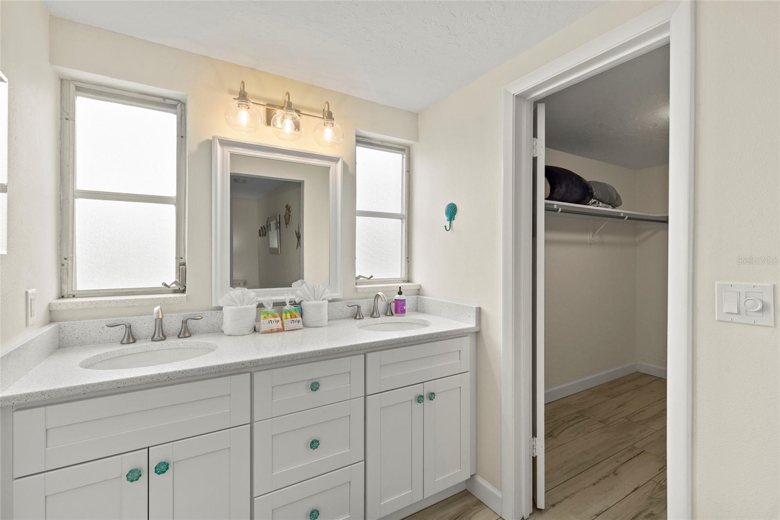 6836 ROXBURY DR, SARASOTA, FL, 34231