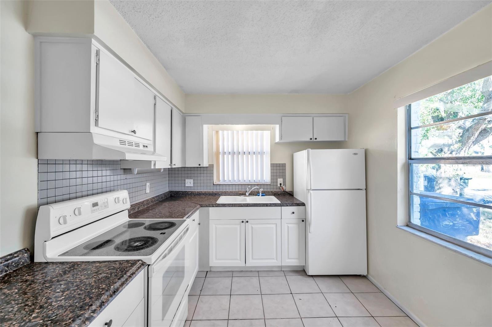 914 LAKE PALMS DR, LARGO, FL, 33771