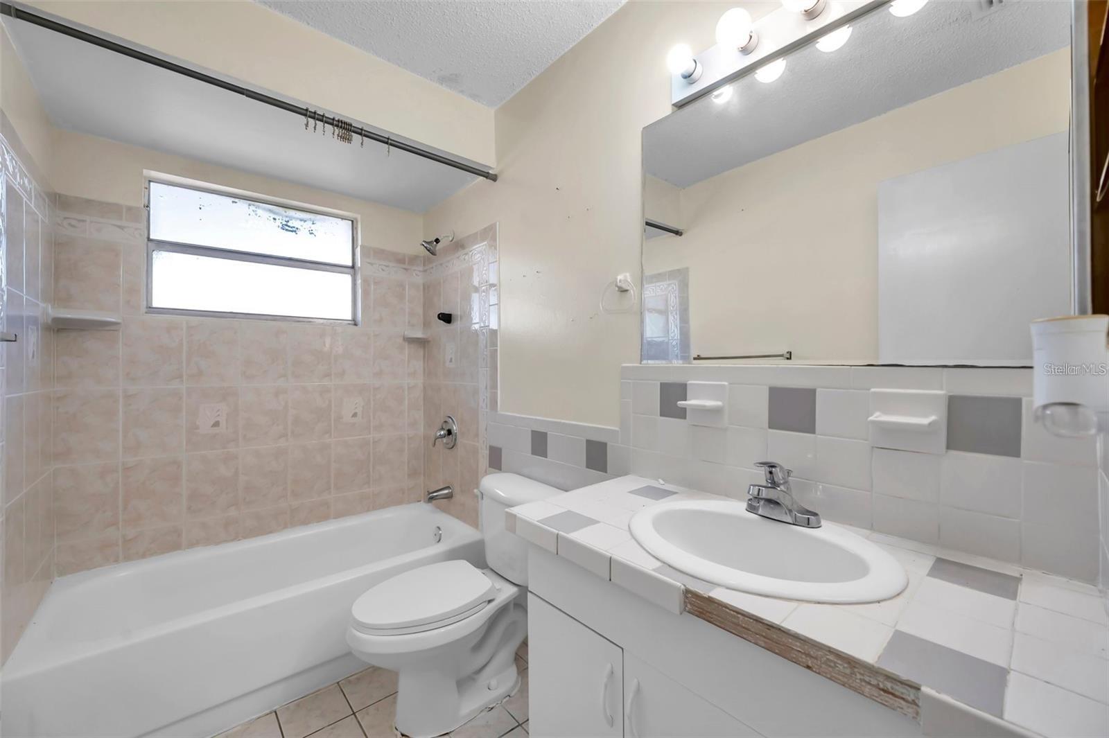 914 LAKE PALMS DR, LARGO, FL, 33771