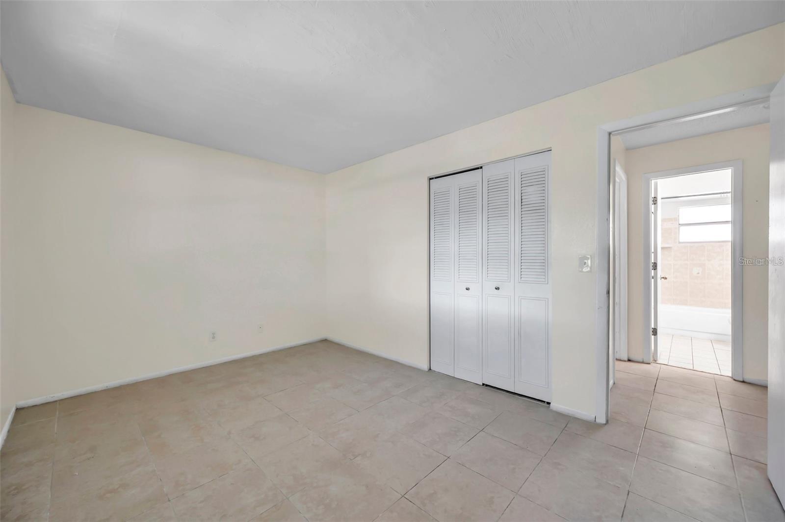 914 LAKE PALMS DR, LARGO, FL, 33771