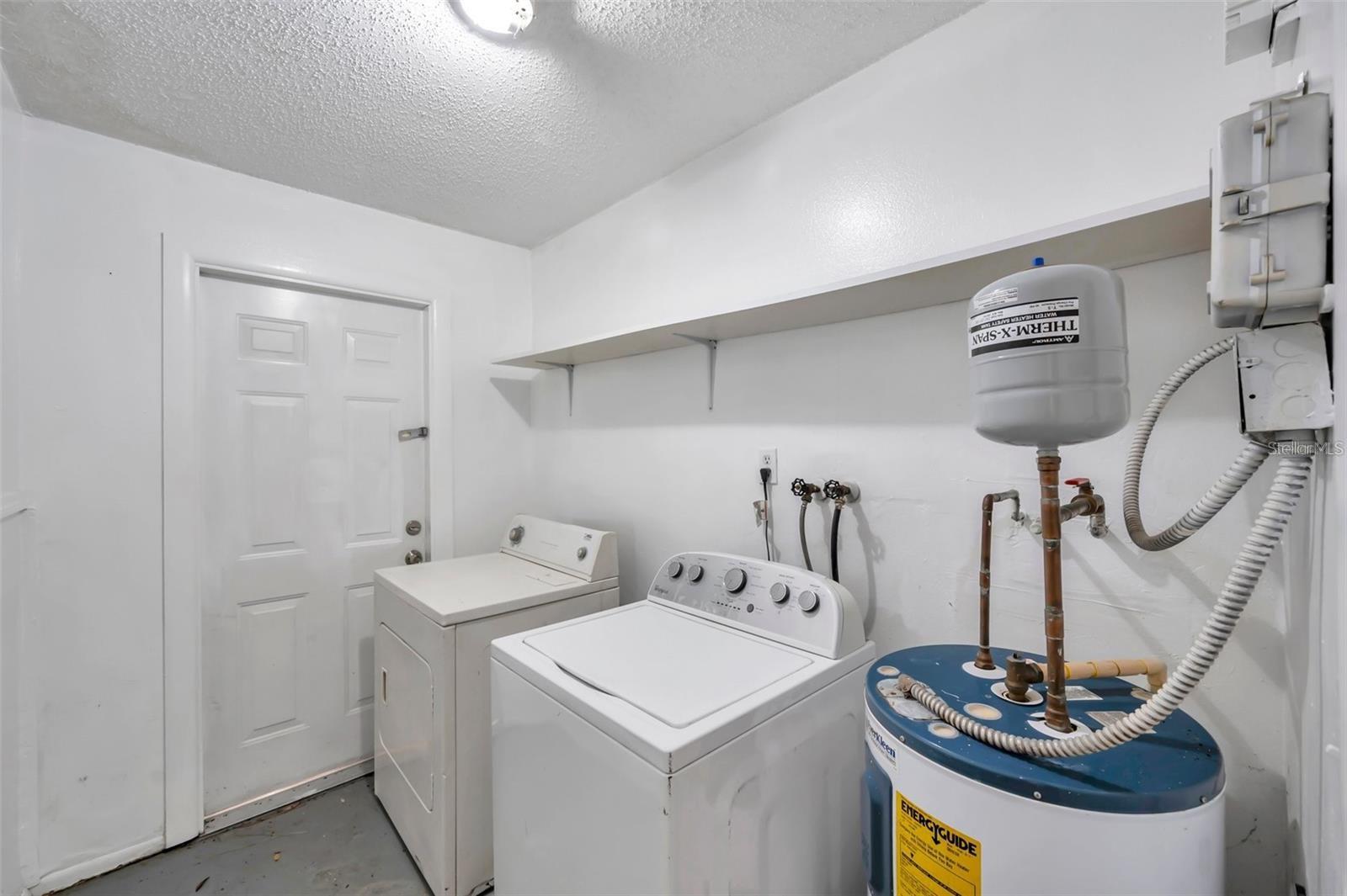 914 LAKE PALMS DR, LARGO, FL, 33771
