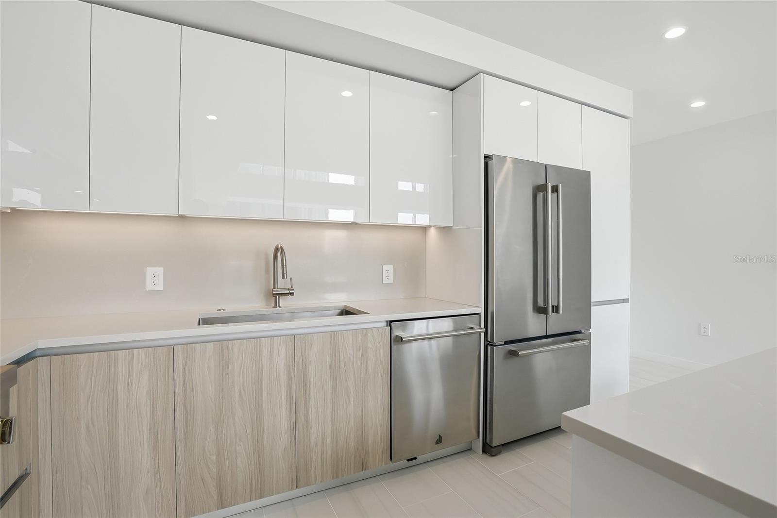 400 CENTRAL AVE #303, ST PETERSBURG, FL, 33701