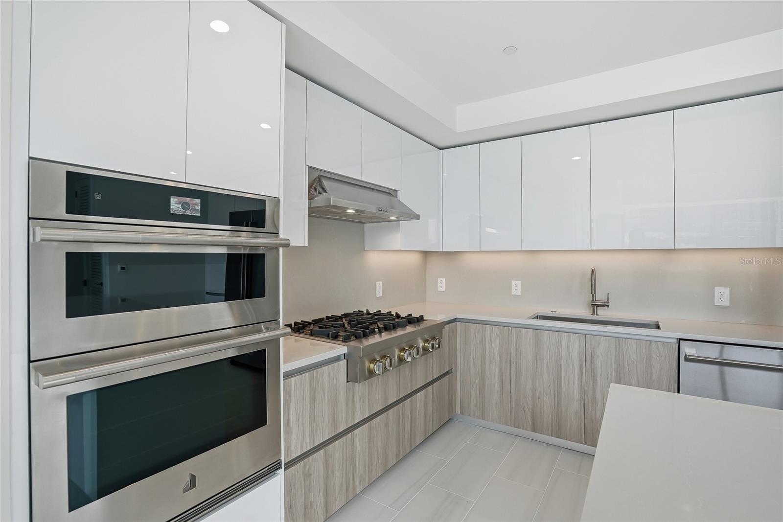 400 CENTRAL AVE #303, ST PETERSBURG, FL, 33701