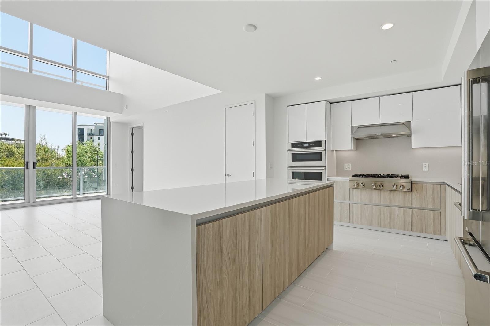 400 CENTRAL AVE #303, ST PETERSBURG, FL, 33701