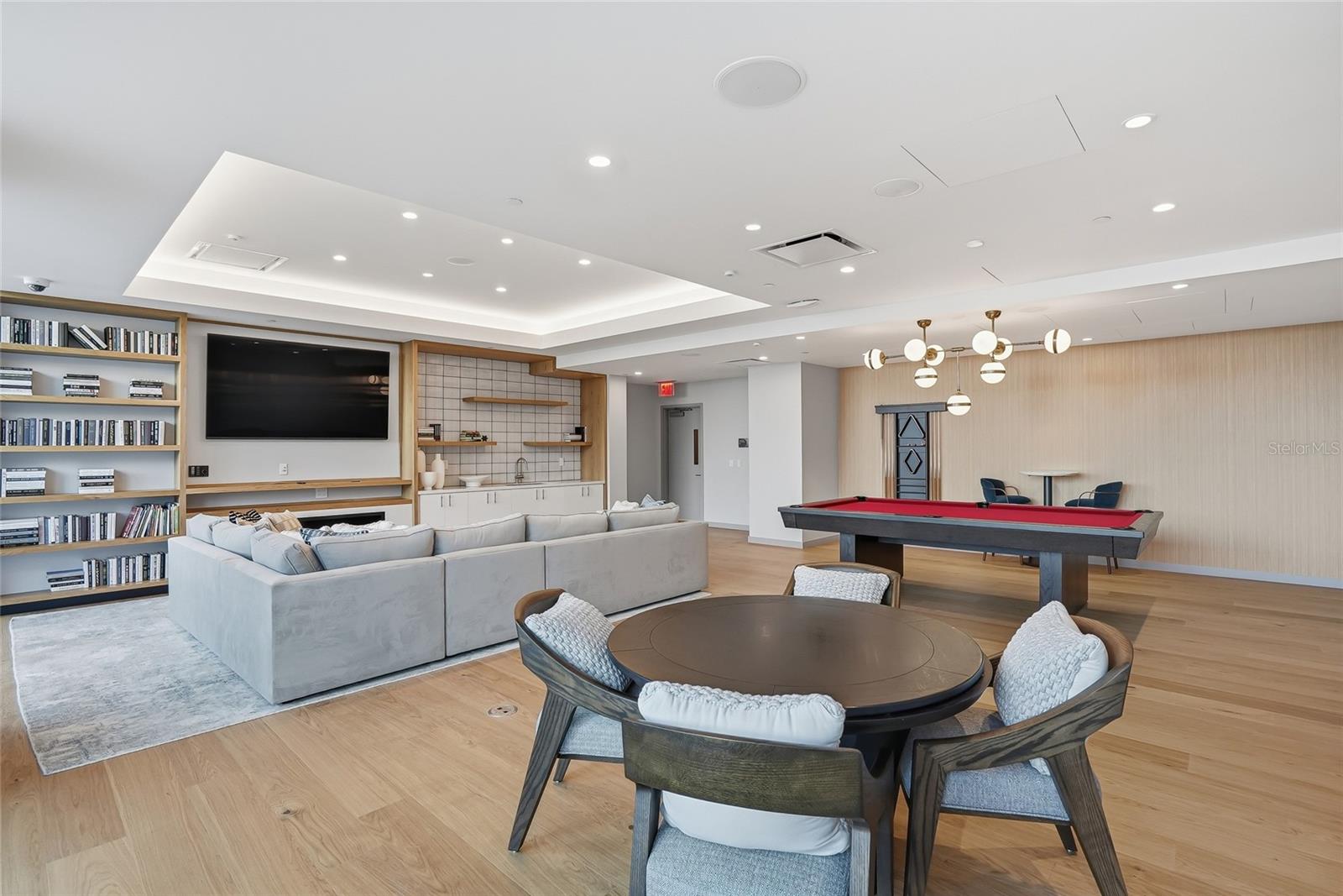 400 CENTRAL AVE #303, ST PETERSBURG, FL, 33701