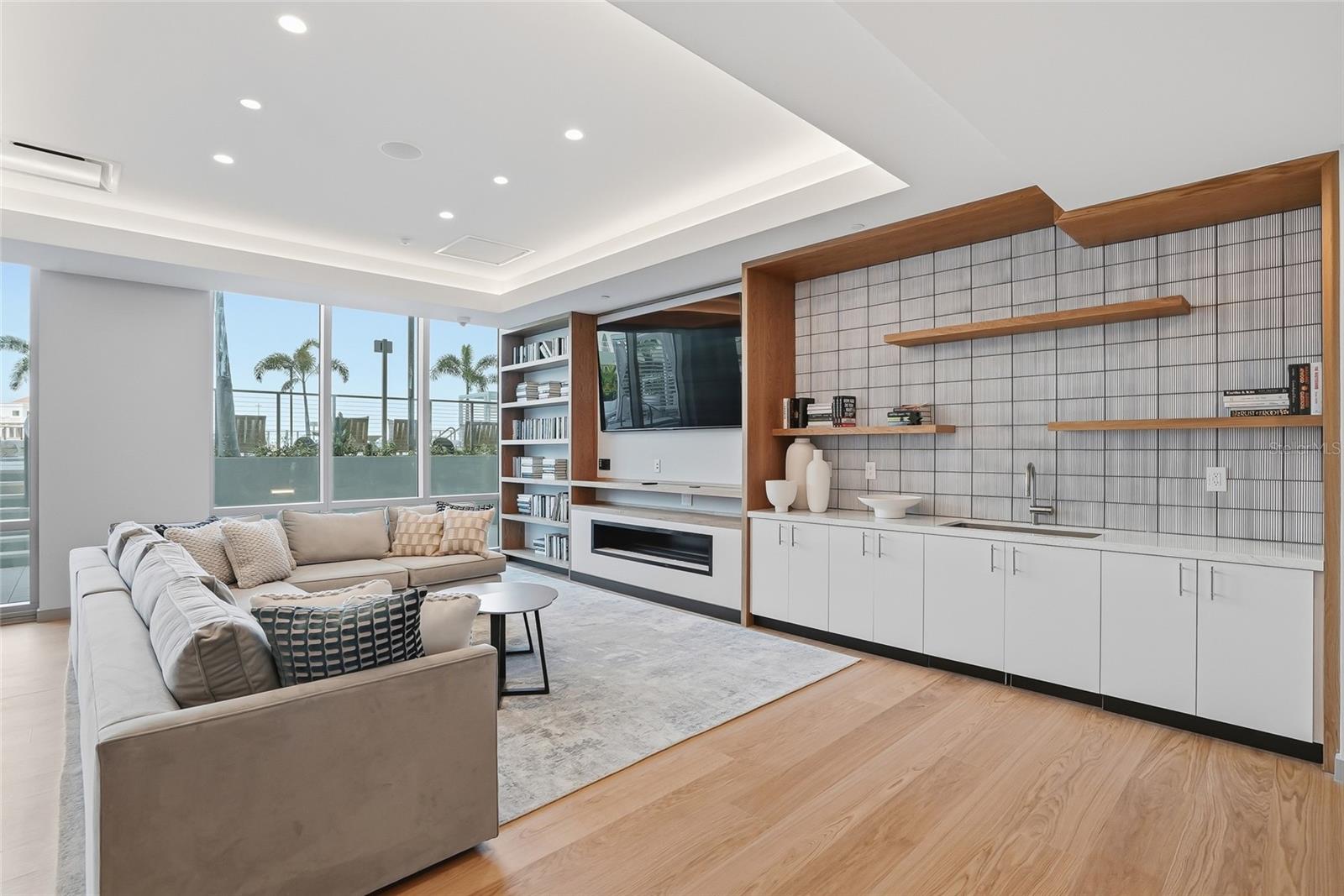 400 CENTRAL AVE #303, ST PETERSBURG, FL, 33701