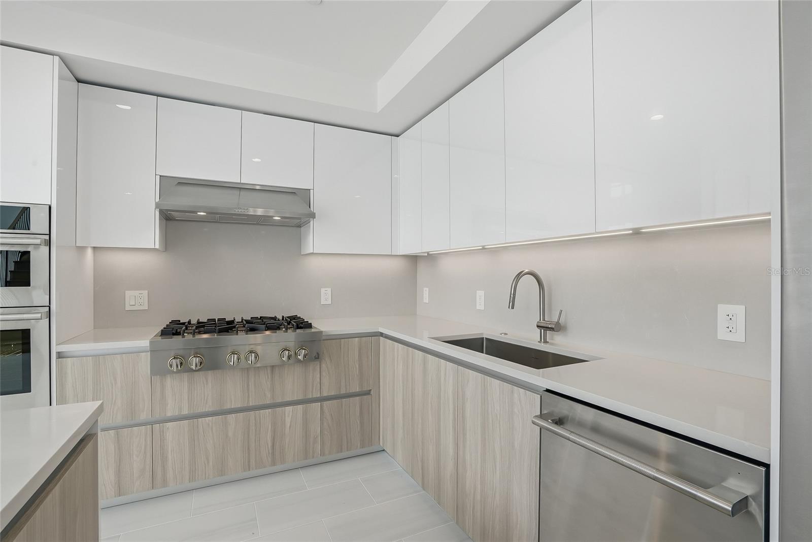 400 CENTRAL AVE #303, ST PETERSBURG, FL, 33701