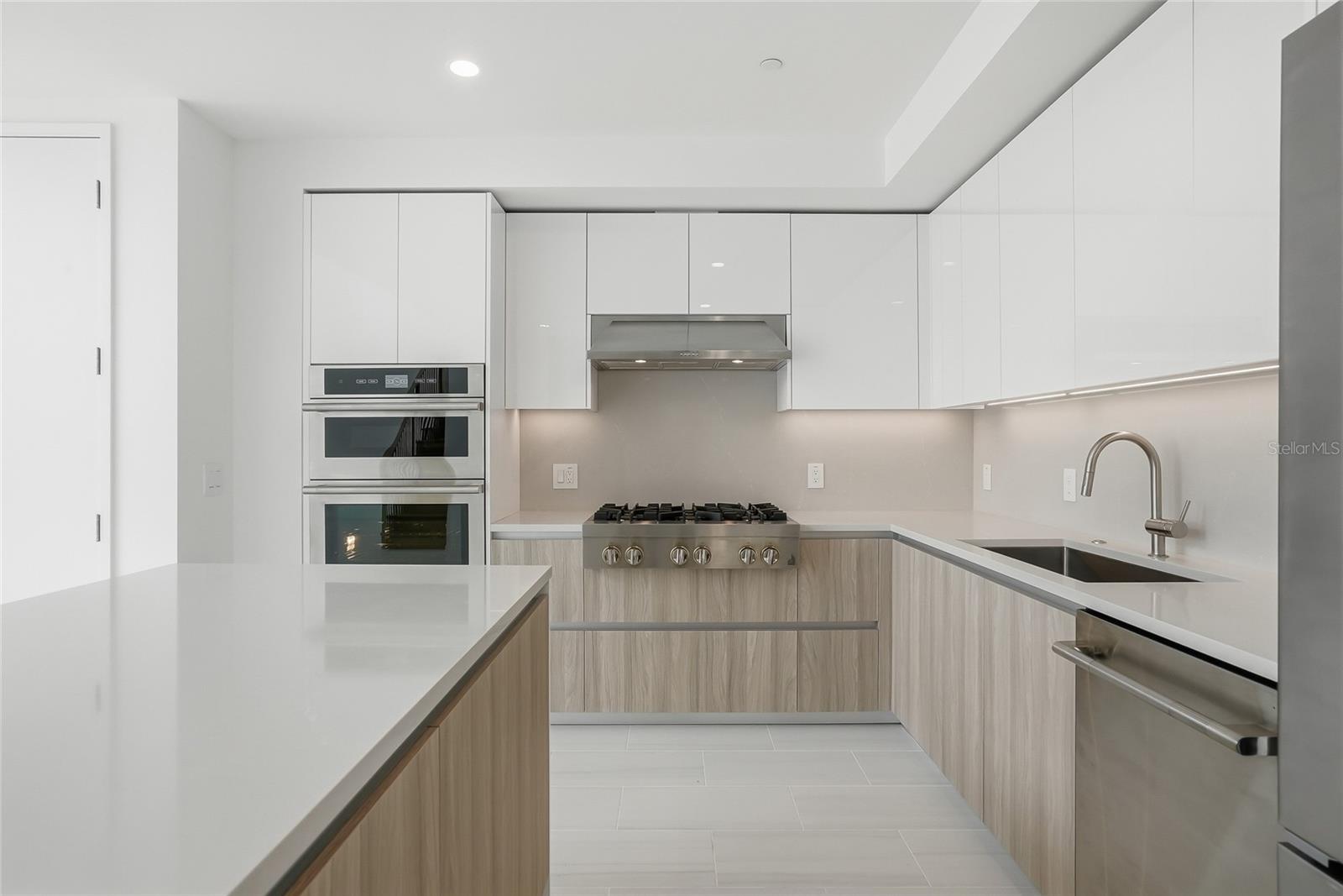 400 CENTRAL AVE #303, ST PETERSBURG, FL, 33701