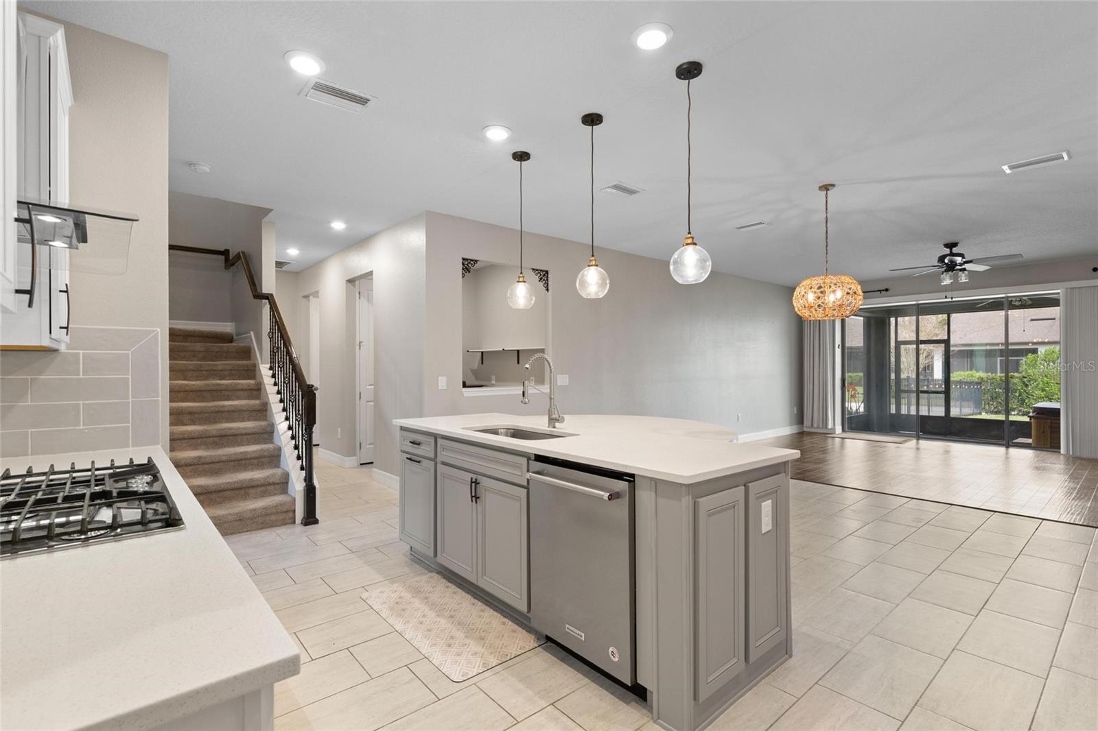 Kitchen/ Living Room