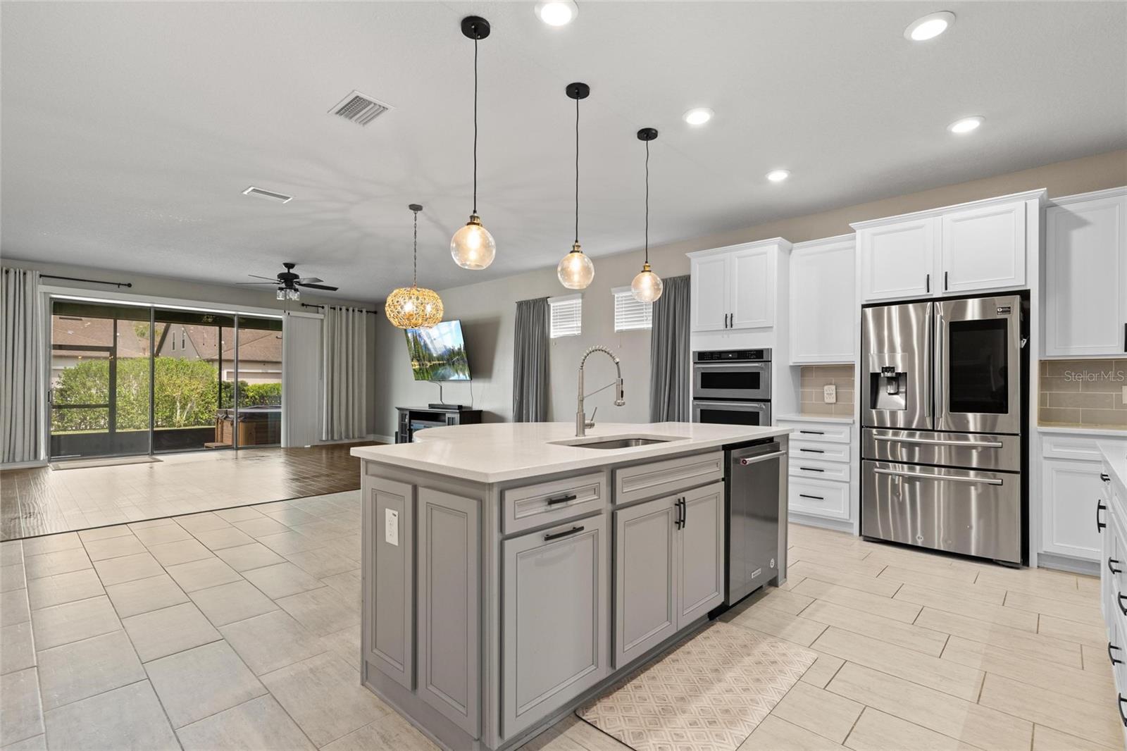 Kitchen/ Living Room