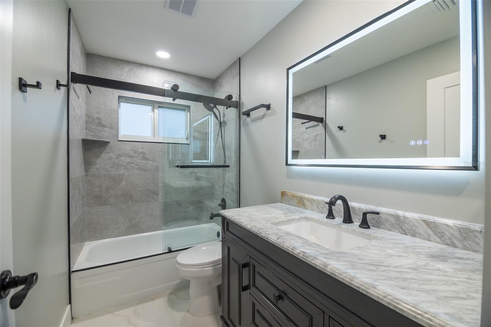 18310 VAN NUYS CIR, PORT CHARLOTTE, FL, 33948