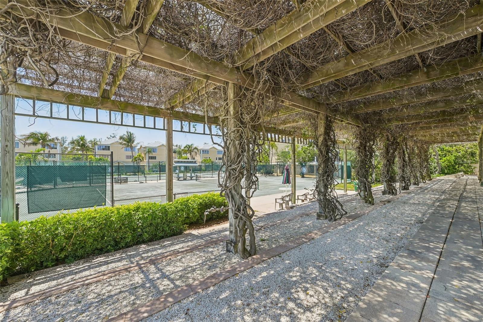 660 CEDARS CT, LONGBOAT KEY, FL, 34228