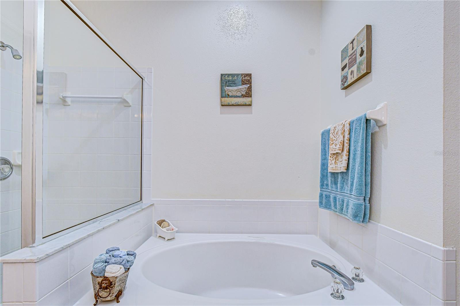 A large soaking tub awaits!