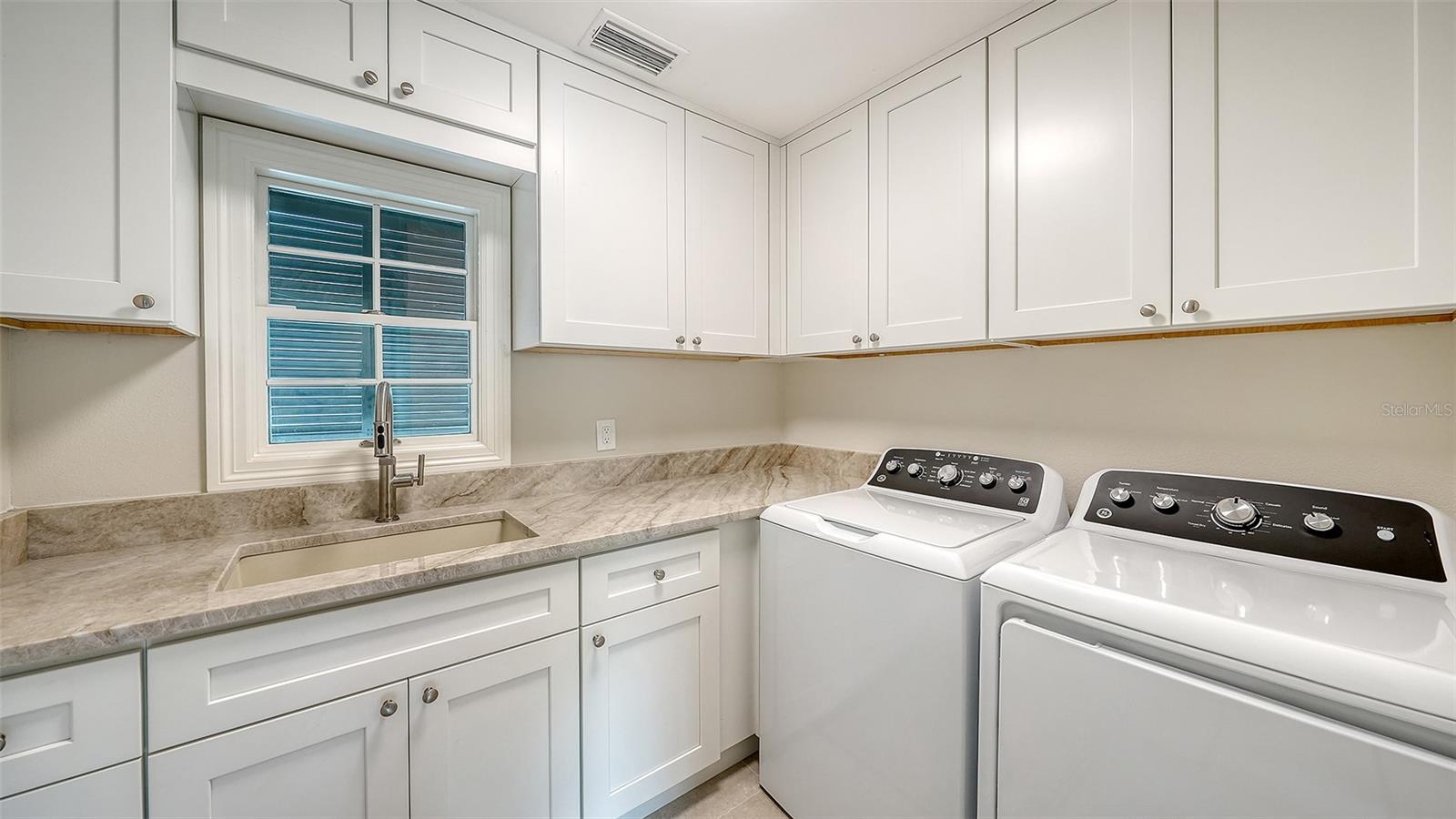 A4686681 Property Photo