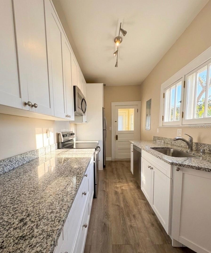 1010 14TH AVE NW, LARGO, FL, 33770
