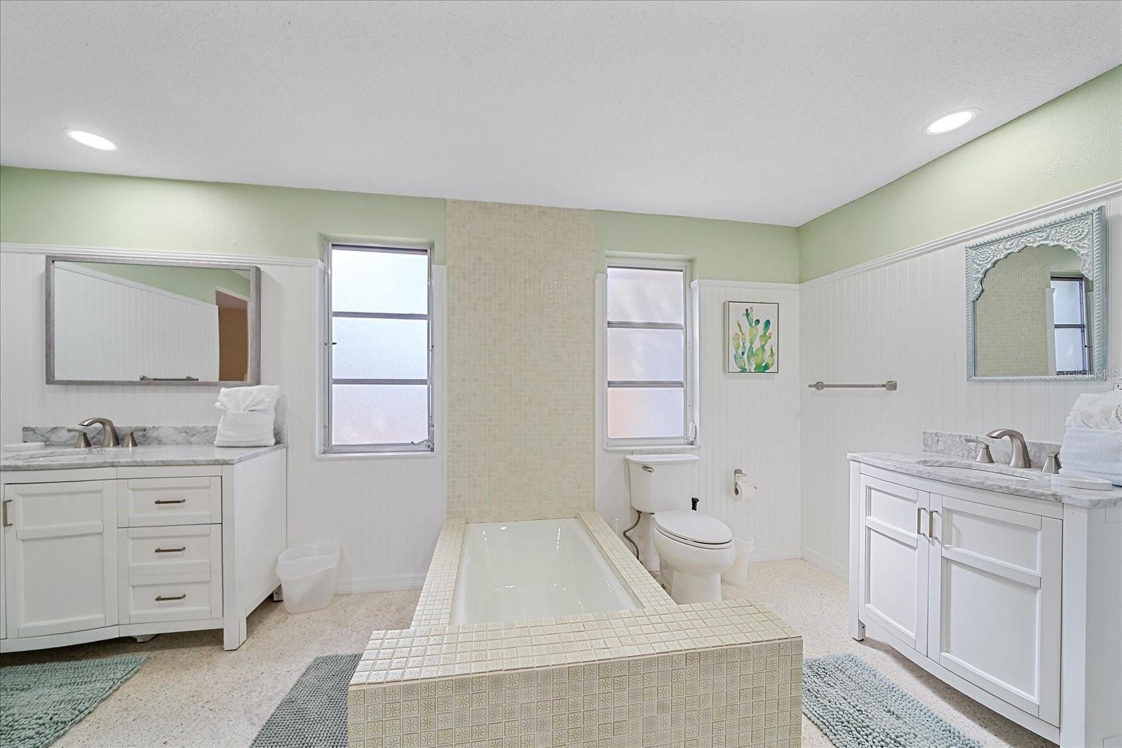 611 VENICE LN, SARASOTA, FL, 34242