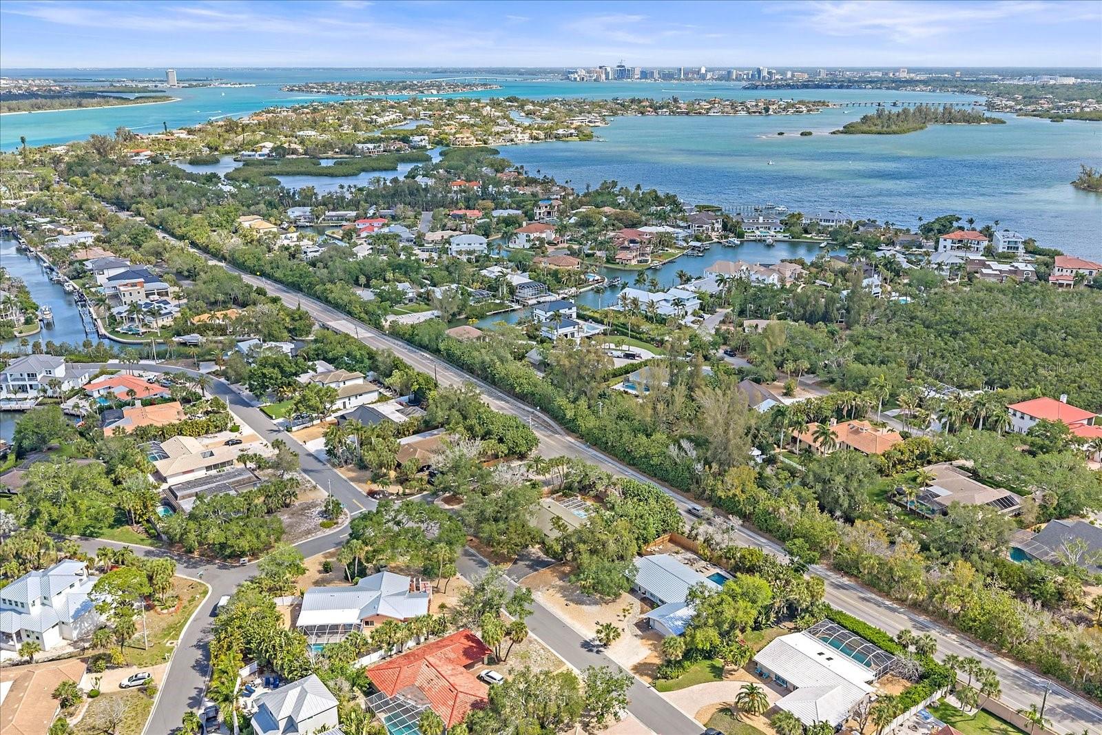 611 VENICE LN, SARASOTA, FL, 34242