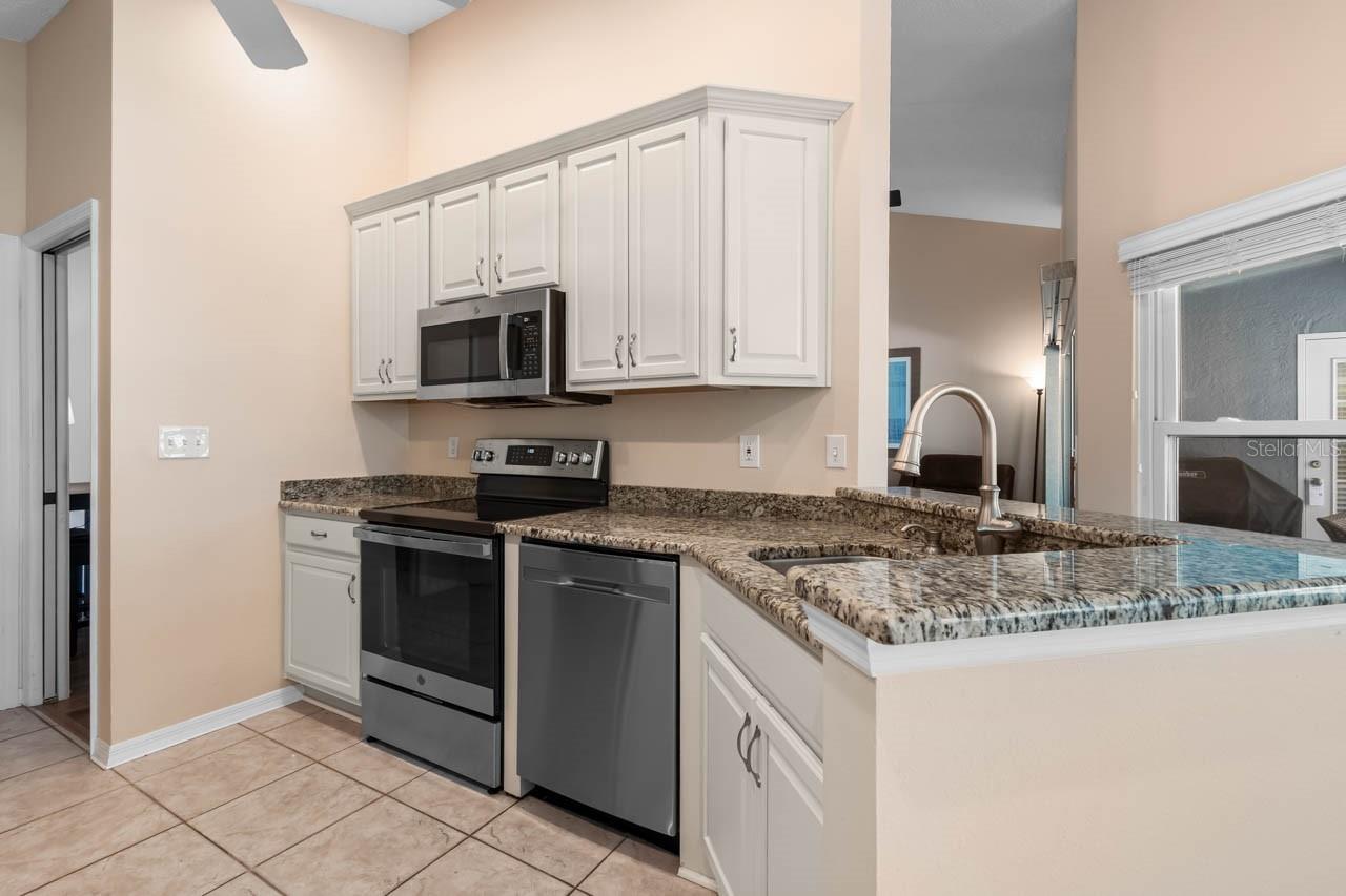 327 CALOOSA WOODS LN, SUN CITY CENTER, FL, 33573